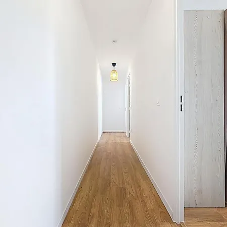 Modern & Spacious With Rooftop